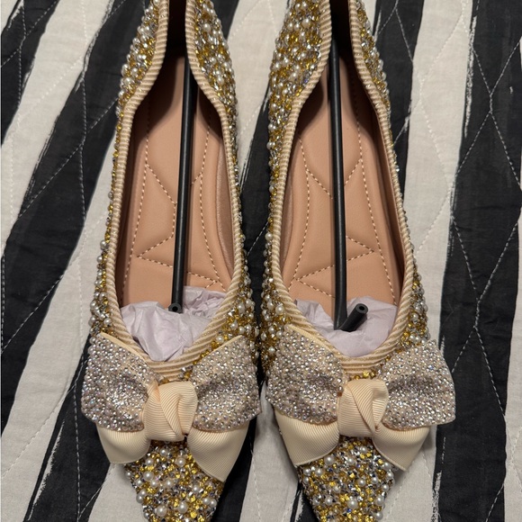 Elegant Gold Embellished Flats - Picture 3 of 6